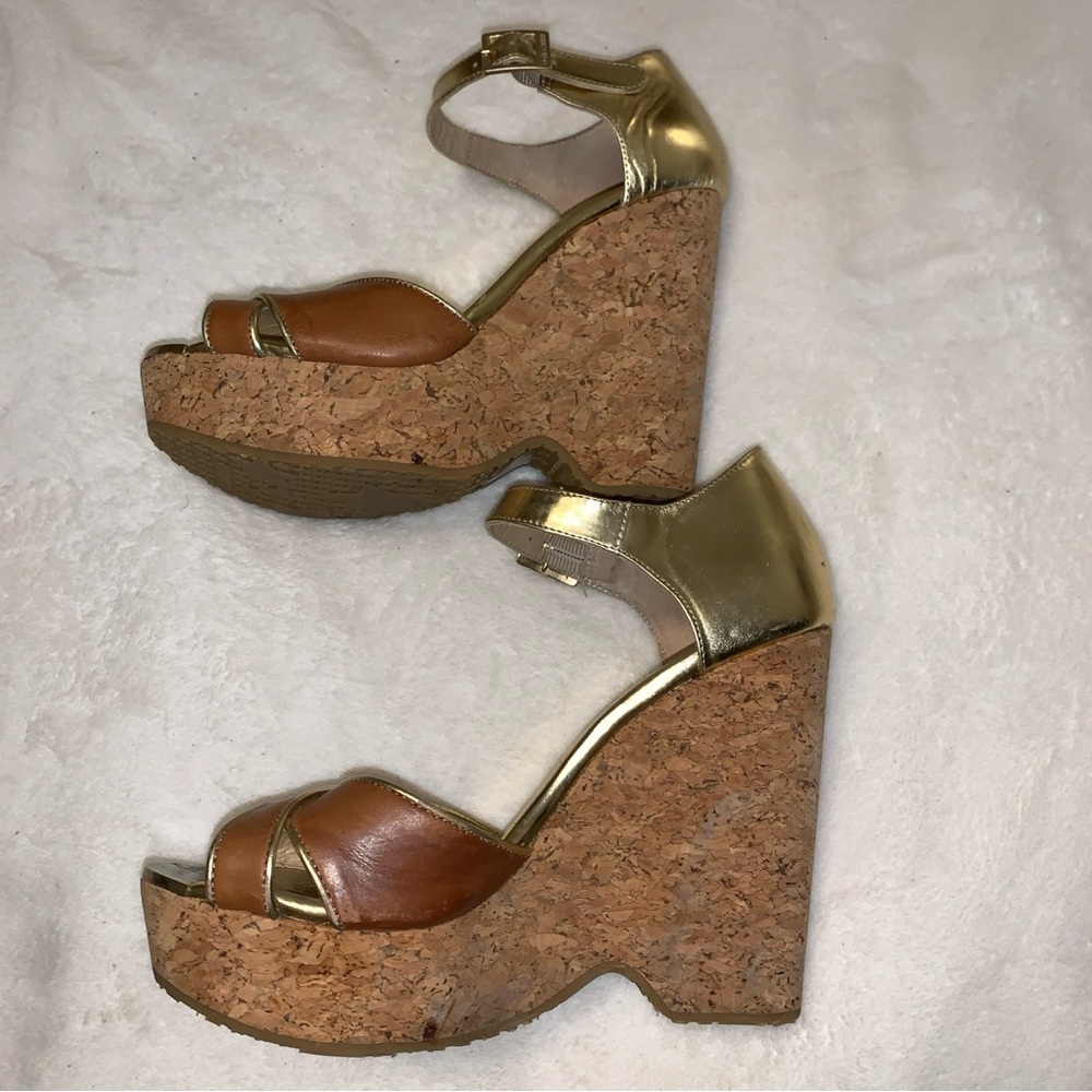 Jimmy Choo Wedge Size 39 1/2 Neutral Patent Leather Cork Platform Open Toe Wedge - Picture 8 of 14